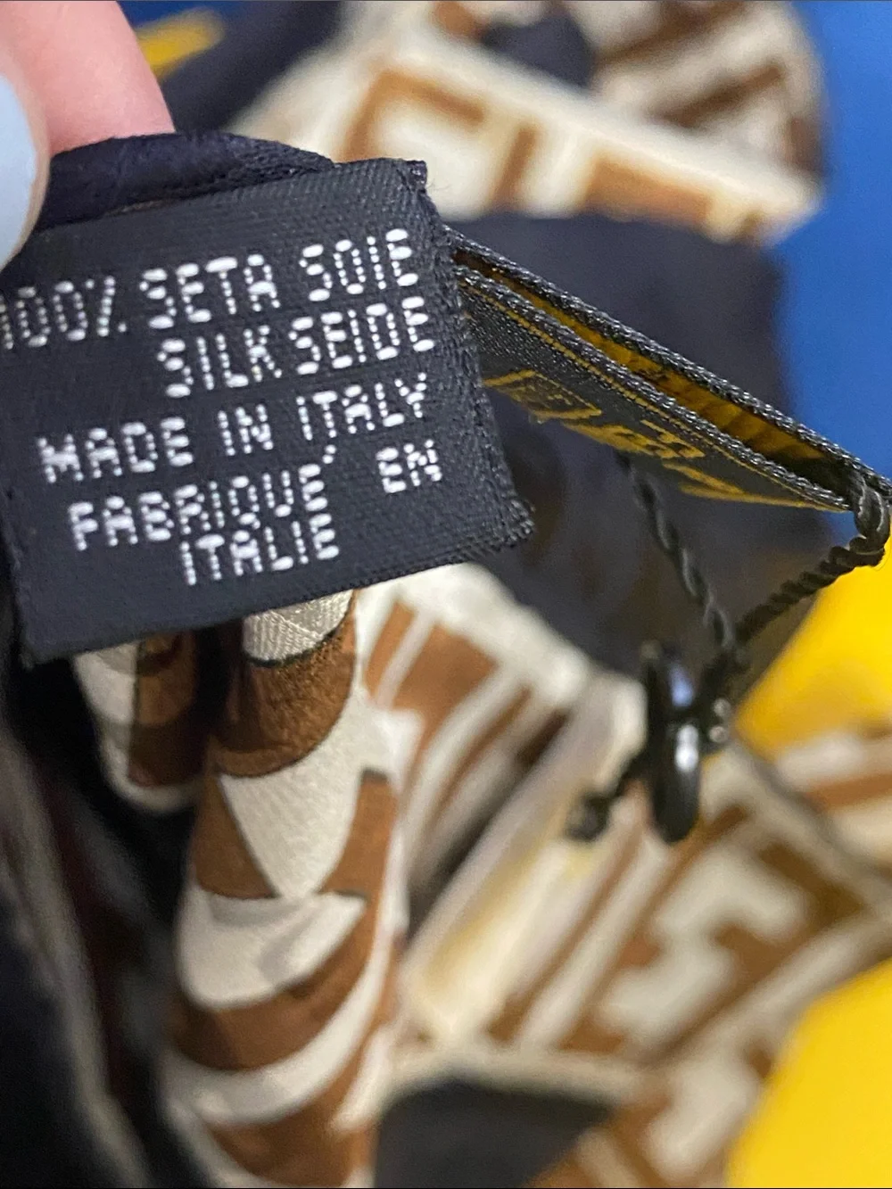 Fendi exclusive Black Scarf with Yellow Outlined 'FF' Logo limited edition NWB - Picture 5 of 11